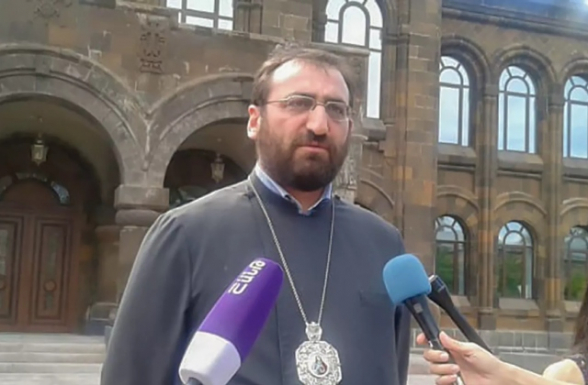 Если некоторые хотят заняться религиоведением, то могут поступить в Духовную семинарию –архиепископ Аршак Хачатрян